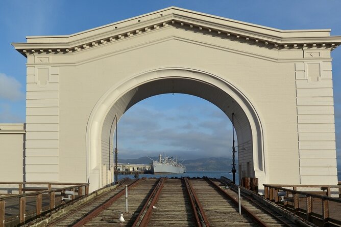 San Francisco Scavenger Hunt: Along Fisherman's Wharf - Discovering San Franciscos Art, History, and Culture