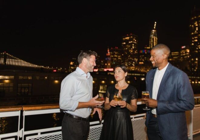 San Francisco: Thanksgiving Buffet Brunch or Dinner Cruise - Inclusions