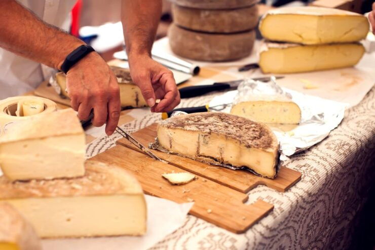San Gimignano Cheese and Wine Tasting Tour - Tour Languages and Accessibility