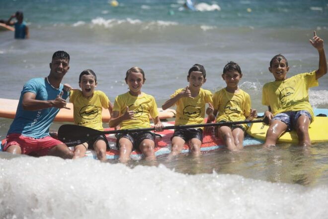 San Juan Beach: Paddle Surf Table Rental + Snack and Drink - Equipment and Safety