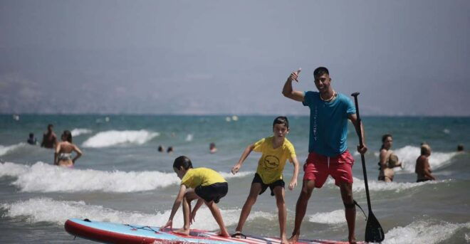 San Juan Beach: Paddle Surf Table Rental + Snack and Drink - Meeting Point and Availability