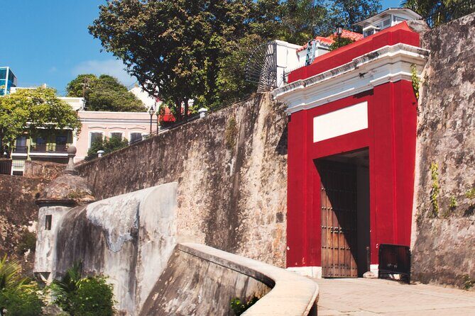 San Juans Historic Streets Audio Guided Walking Tour - Plazuela La Rogativa and the Statues