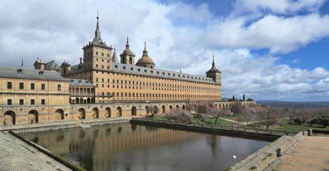 San Lorenzo De El Escorial: Monastery and Site Guided Tour - Inclusions