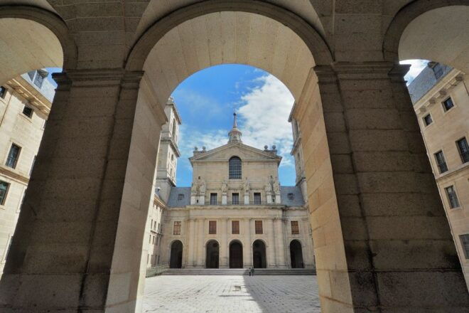San Lorenzo De El Escorial: Monastery and Site Guided Tour - Review Summary