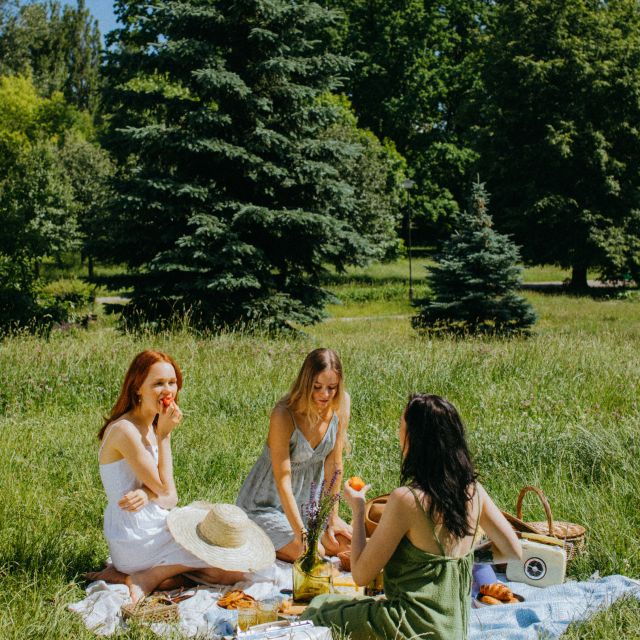 San Martin Park in Mendoza: Pic Nic With Mate Tasting - Socializing and Making Connections