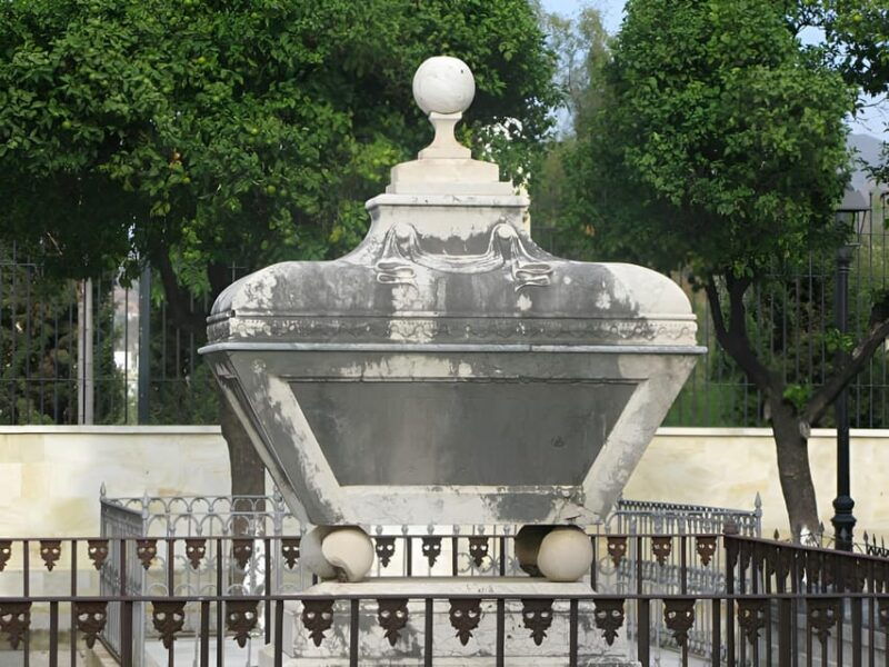 San Miguel Cemetery Tour of Malaga - Good To Know