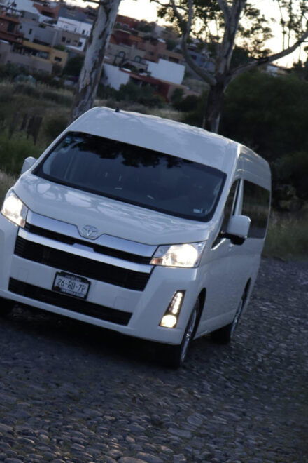 San Miguel De Allende: Transfer to Tres Raices Vineyard - Vehicle and Driver Experience