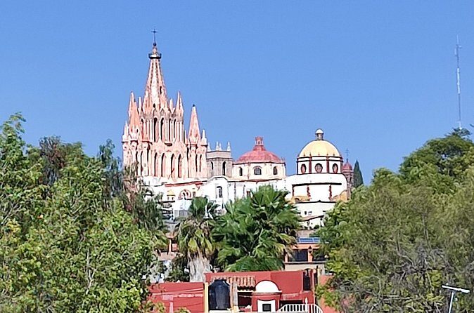 San Miguel de Allende Walking Tour - Templo de San Francisco and Plaza Cívica
