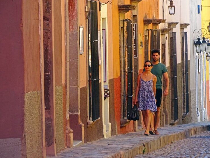 San Miguel De Allende: Walking Tour of Houses and Gardens - Tour Duration and Languages