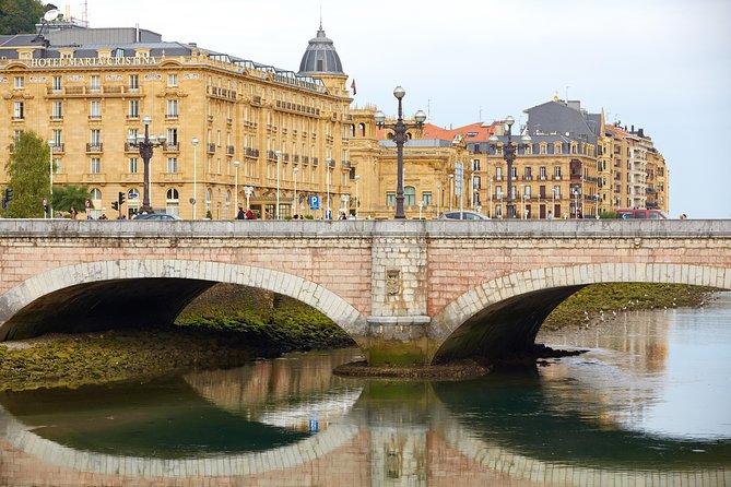 San Sebastian and Basque Coast Small Group Tour Lunch Inclued - Expert Tour Guide