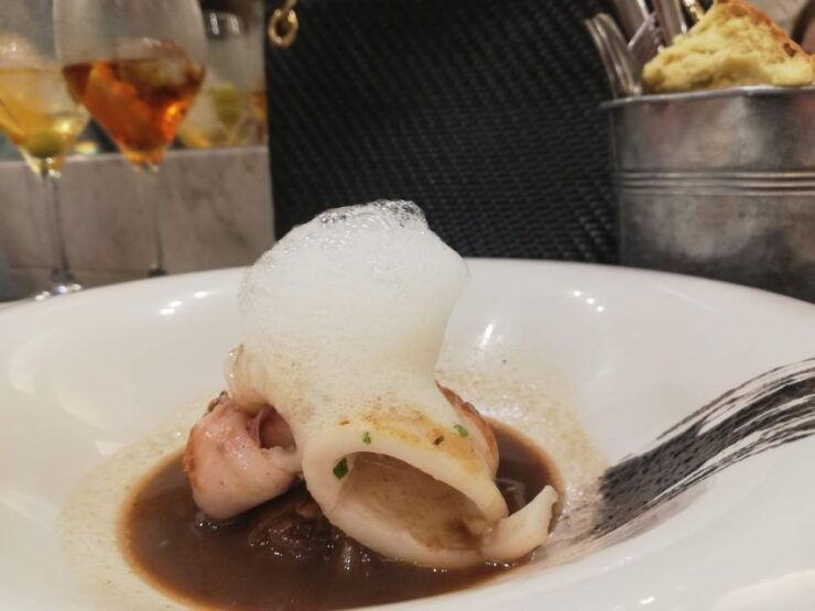 San Sebastián: City Tour With Pintxos and Wine - Tour Duration and Guide Availability