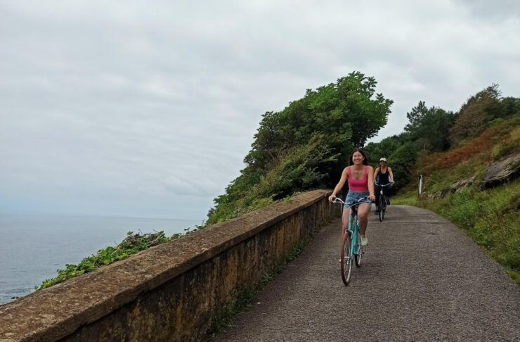 San Sebastián: Discover San Sebastian on a Bike - Tour Duration and Guide Information
