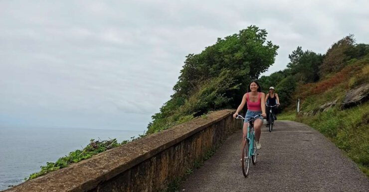 San Sebastián: Discover San Sebastian on a Bike - Group Size and Route Details