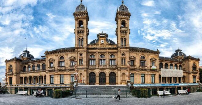 San Sebastian : Discovery Stroll and Reading Walking Tour - Cancellation Policy