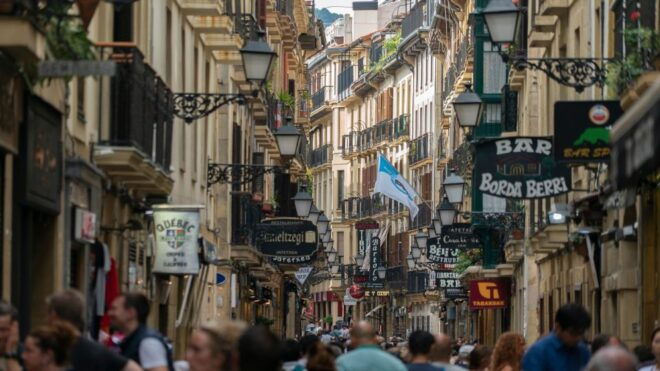 San Sebastian: Escape Game and Tour - Tour Highlights