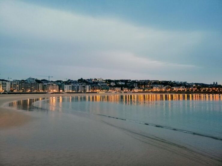 San Sebastian: Express Walk With a Local in 60 Minutes - Tour Pricing and Duration