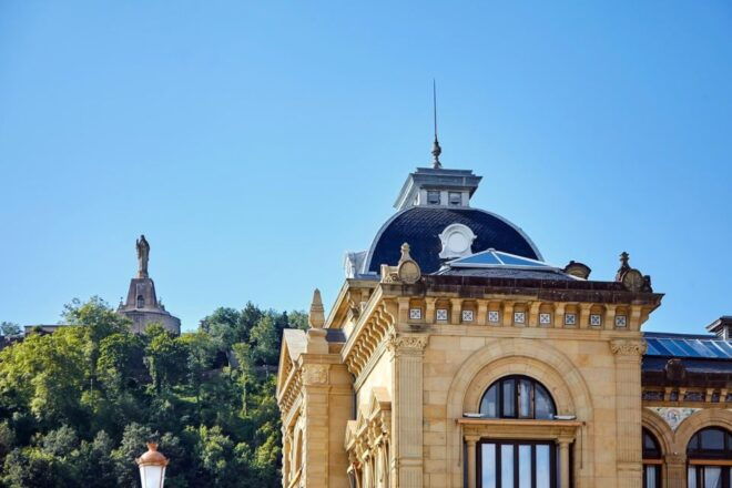 San Sebastian: Express Walk With a Local in 60 Minutes - Tour Highlights