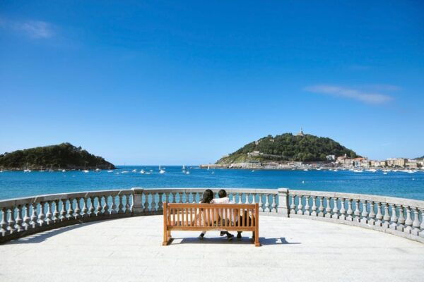 San Sebastian: Express Walk With a Local in 60 Minutes - Important Meeting Point and What to Bring