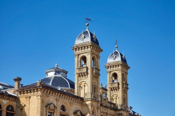 San Sebastian: Express Walk With a Local in 60 Minutes - Tour Specifics and Flexibility