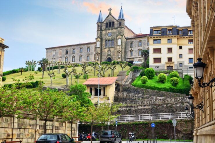 San Sebastian: First Discovery Walk and Reading Walking Tour - Activity Description