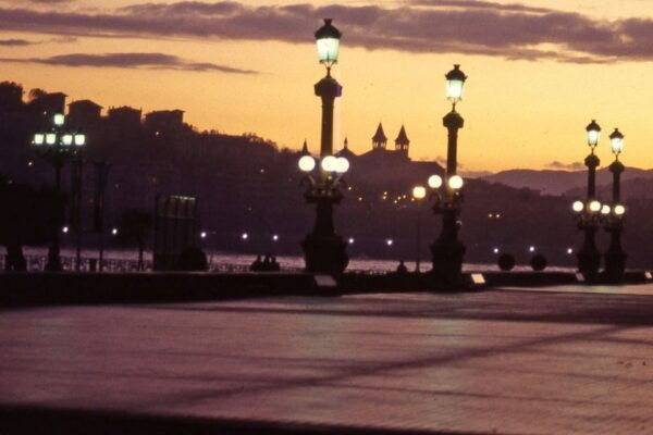 San Sebastian: First Discovery Walk and Reading Walking Tour - The Sum Up