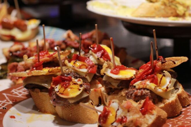 San Sebastian: Guided Food Tour With Pintxo Tasting & Wines - Selecting Participants and Date
