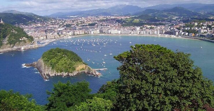 San Sebastian: Hop-On Hop-Off City Tour Bus - Activity Details