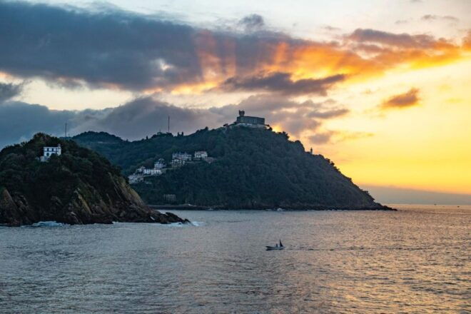 San Sebastian: Insta-Perfect Walk With a Local - What to Bring