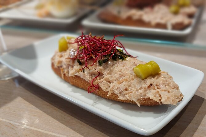 San Sebastián Pintxos Tour: Delicious Food, Drinks & Ambience - Savoring Local Flavors and Ingredients