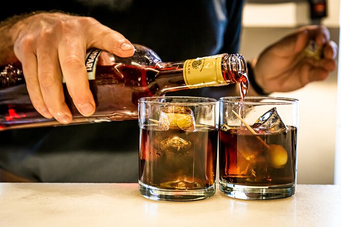 San Sebastián Pintxos Tour: Delicious Food, Drinks & Ambience - Taking in the Vibrant Pintxos Culture