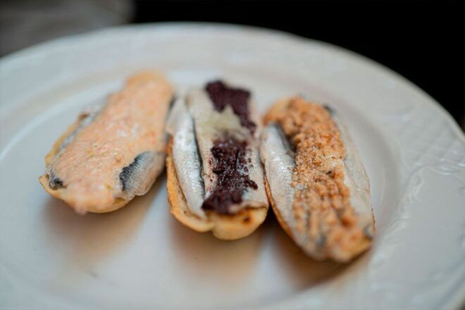 San Sebastián: Premium Pintxos Tour - Group Size and Language