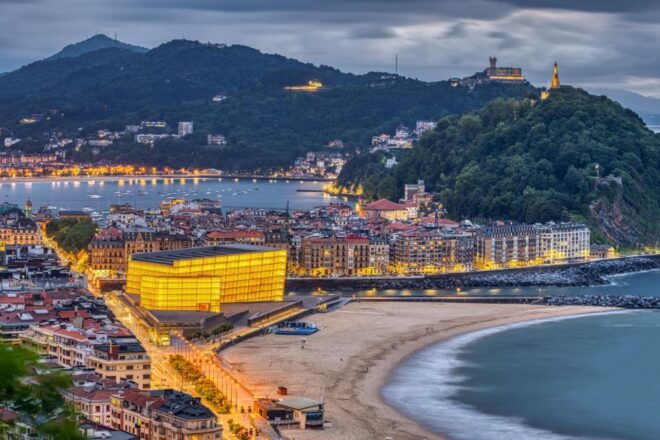 San Sebastian: Private Walking Tour With Pintxo and Drink - Inclusions
