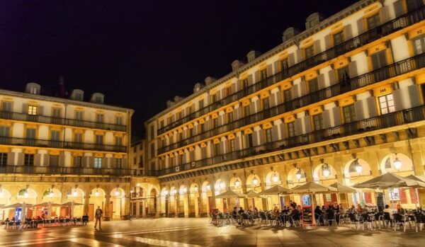 San Sebastian: Private Walking Tour With Pintxo and Drink - Meeting Point