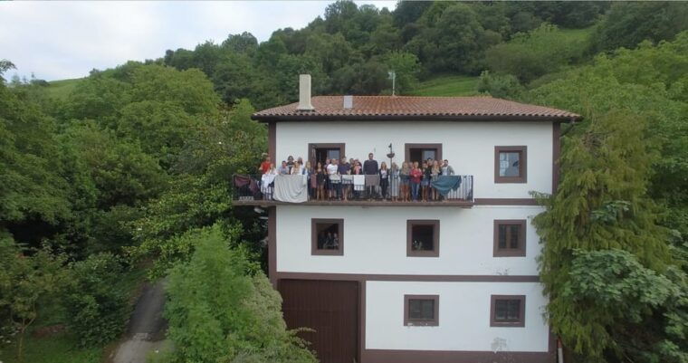 San Sebastian: Surf & Party Hostel - Onsite Equipment and Entertainment