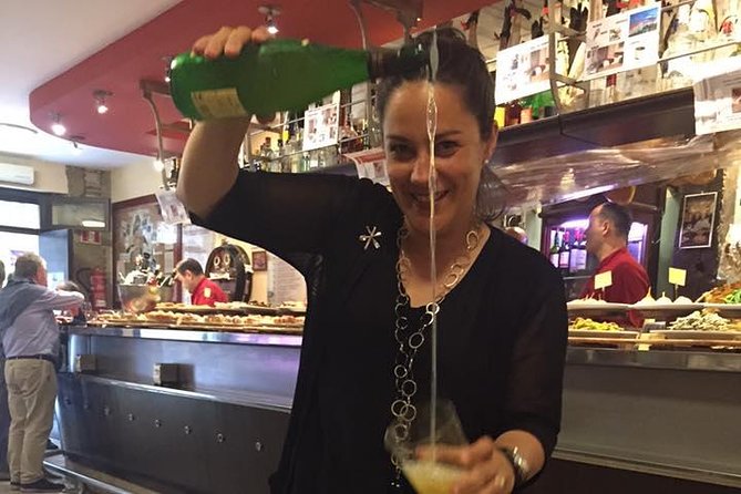 San Sebastian Unique Pintxo-Tapas Tour With Lunch - Basque Traditions and Culture