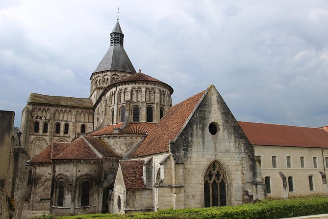 Sancerre & Pouilly-Fumé Wine Tour With Local Goats Cheese and the River Loire - Indulging in Local Goats Cheese Delights
