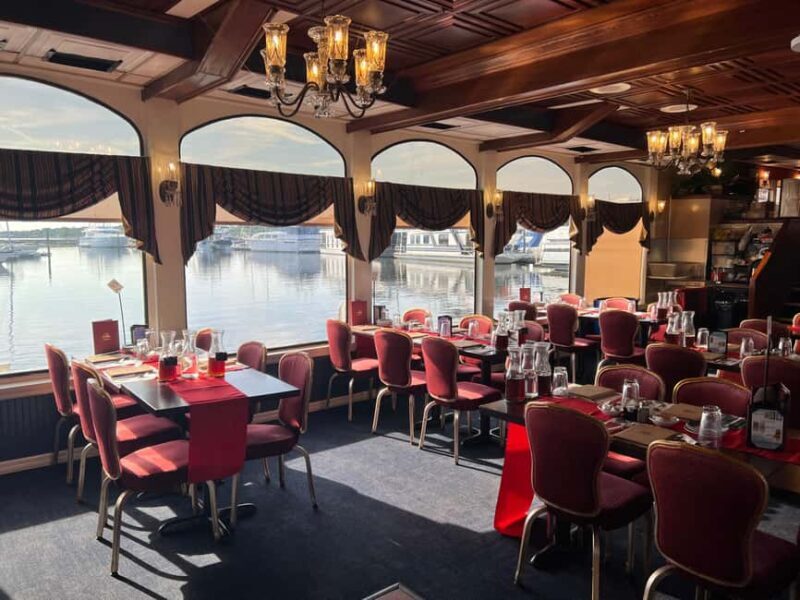 Sanford: St. Johns River Dinner Cruise with Live Music - Music and Atmosphere