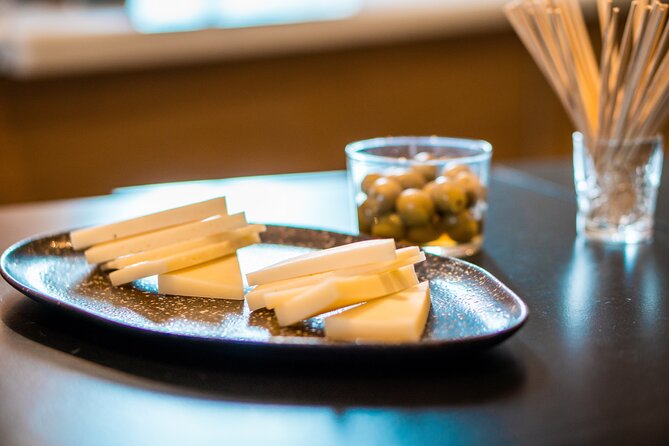 Sangria and Tapas Tasting With Stunning Rooftop Views of Sevilla - Indulge in Sangria: The Quintessential Spanish Drink