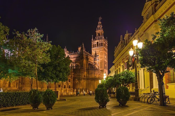 Santa Cruz Evening Walking Tour in Seville Including Tapas and Drinks - Tour Details and Highlights