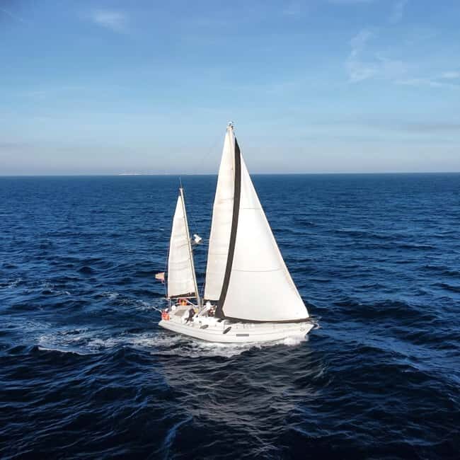 Santa Pola: Gin and tonic tasting and sunset sailboat ride - An Authentic Sunset Sailing Adventure