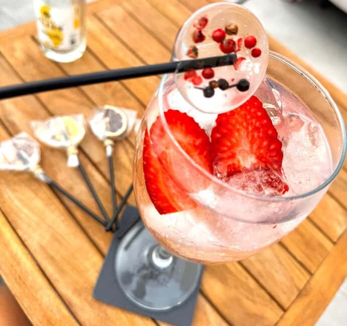 Santa Pola: Gin and tonic tasting and sunset sailboat ride - Gin Tasting: A Sensory Highlight