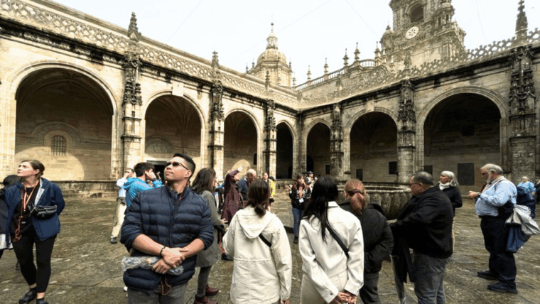 Santiago: Cathedral & Museum Tour + Pórtico of Glory Option - Tour Highlights