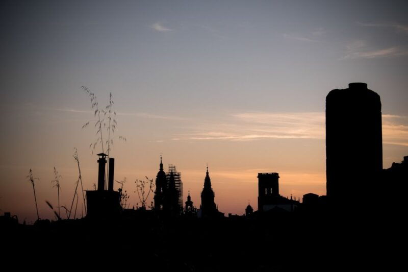 Santiago De Compostela: Legends Tour and Galician Dinner - Legends, Spirits, and Witch Stories
