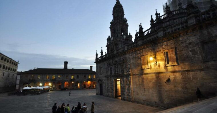 Santiago De Compostela: Legends Tour and Galician Dinner - Guided Walking Tour Highlights