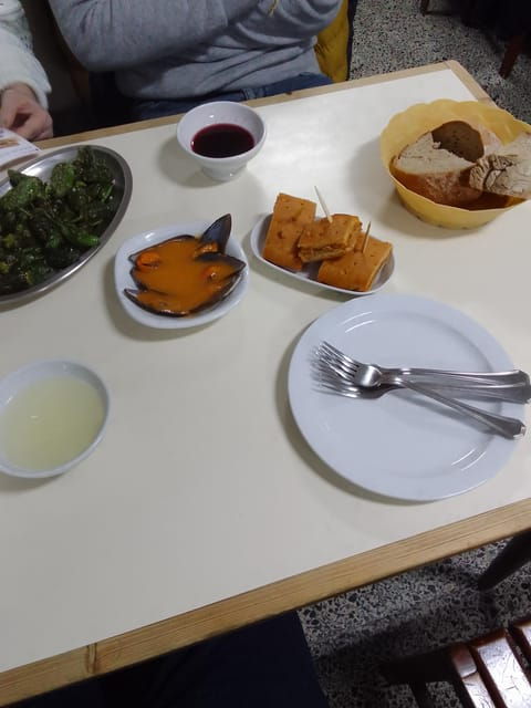 Santiago: Guided Foodie Tour With Drinks, Tapas & Live Music - Booking and Availability