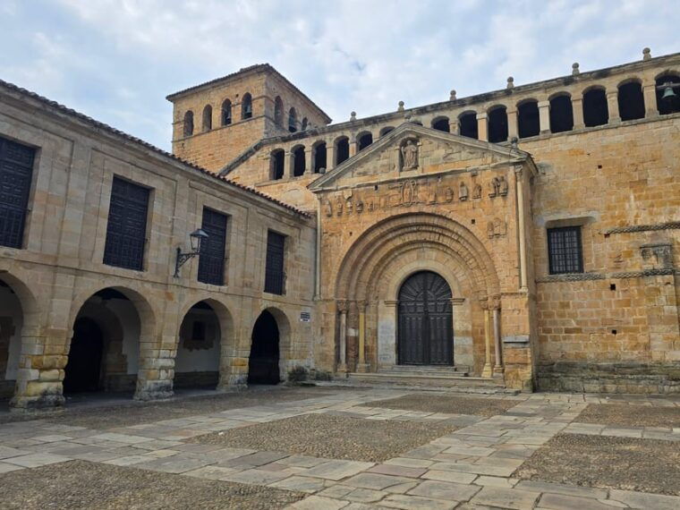 Santillana Del Mar: Exclusive Private Tour With the Collegiate Church of Santa Juliana - Itinerary Highlights