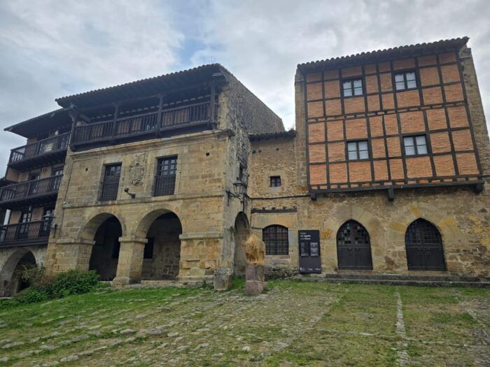 Santillana Del Mar: Exclusive Private Tour With the Collegiate Church of Santa Juliana - Experiencing the Plaza Mayor