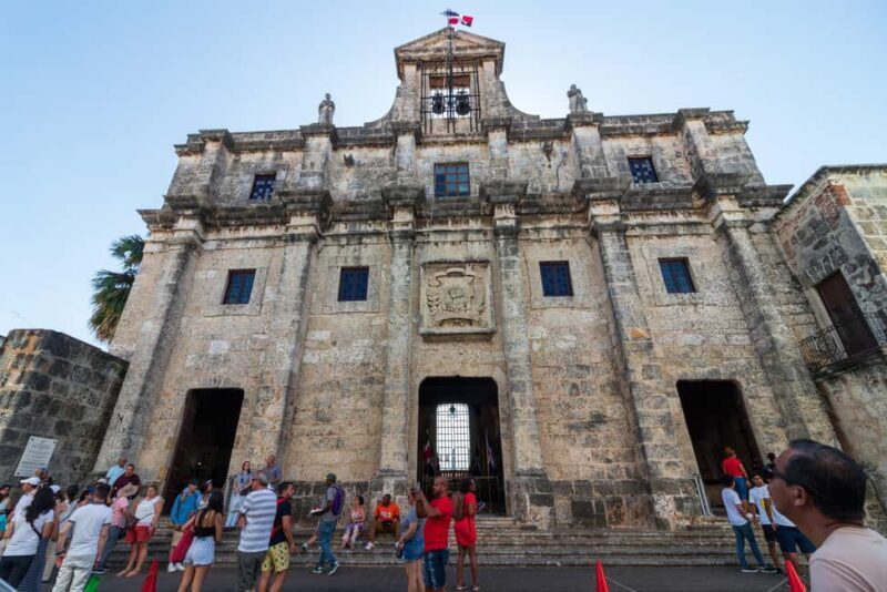 Santo Domingo City Tour: Colonial City, Los Tres Ojos, Lunch - Who Should Consider This Tour?
