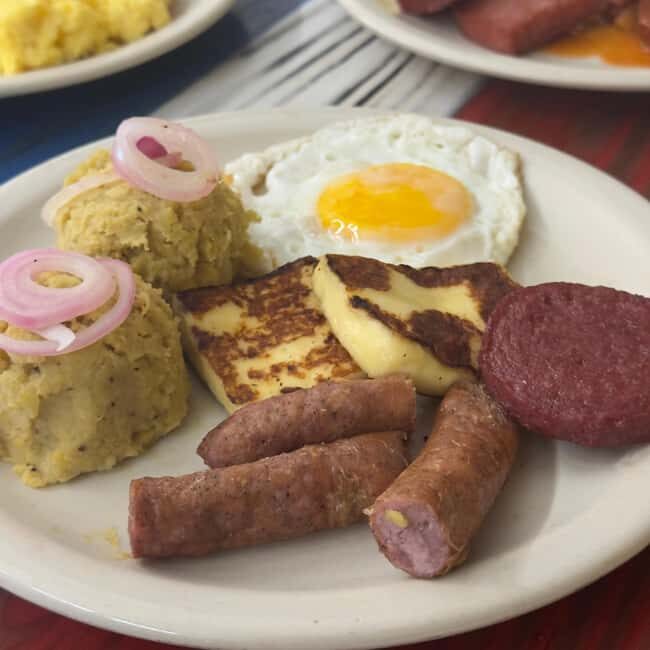 Santo Domingo: Food Tour & Paradise Beach Day with Drinks - What the Tour Entails: A Detailed Look