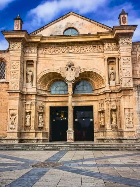 Santo Domingo: Private VIP Tour City Tour + Beach with Lunch - The Sum Up